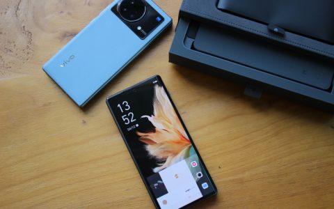 vivo X Fold 双屏幕折叠手机：骁龙8 Gen1、2K+ 120Hz E5折叠巨幕！