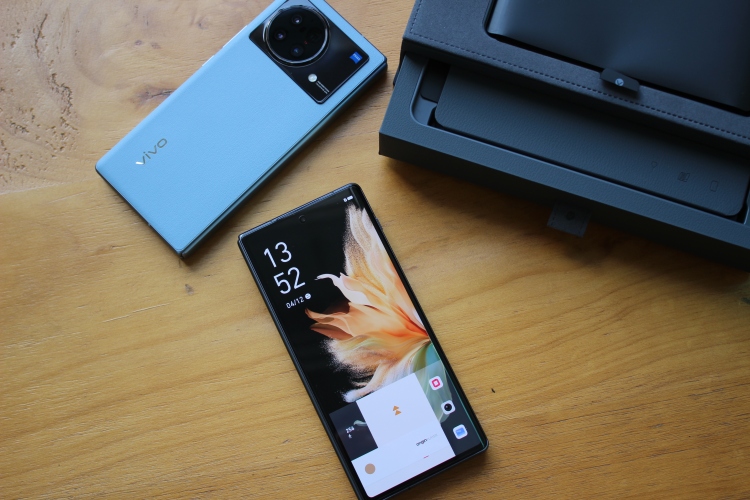 上手vivo X Fold：折叠屏2.0，尊贵如宾