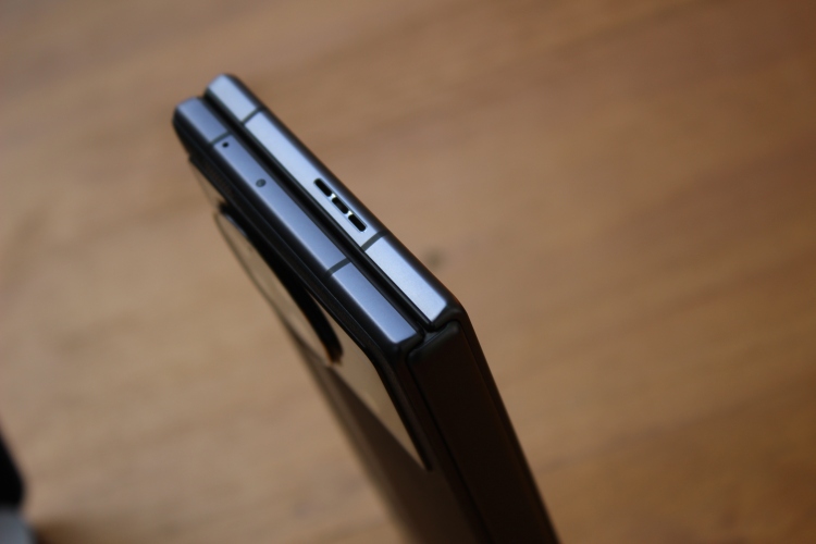 上手vivo X Fold：折叠屏2.0，尊贵如宾