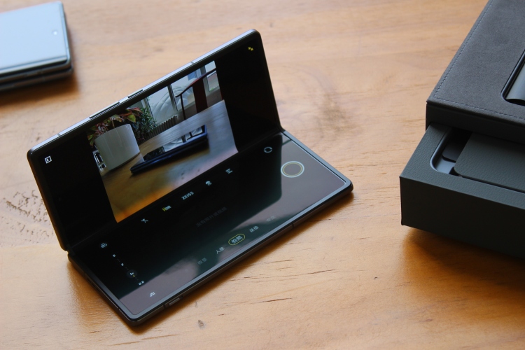 上手vivo X Fold：折叠屏2.0，尊贵如宾