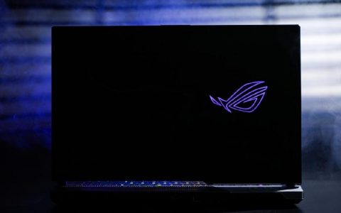 ROG枪神6 Plus超竞版笔记本电脑评测：超满功耗，双显三模，2.5K、240Hz电竞屏，新一代液金导热！