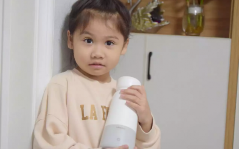 不插电也能加热一键四档精准控温，七彩叮当无线便携式调奶器测评