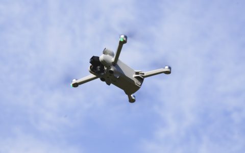 大疆 DJI Mini 3 Pro 无人机评测：轻巧机身 轻盈起飞，三向避障 安全第一，影像系统 一键开拍！