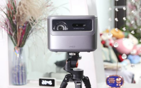 坚果 J10S 投影仪评测：徕卡联合研发，高亮度，丹拿调音音响，WiFi6，HDMI2.1，激光对焦！