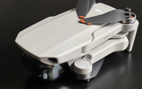 大疆（DJI） MINI SE 航拍无人机评测：手掌大小，续航持久，无方风景近在掌握，3轴2.7K增稳，轻松拍摄！