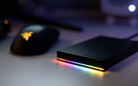 希捷酷玩极光侠移动硬盘评测：桌面氛围组，移动游戏库！