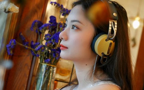 魔尼悉比Rainbow头戴式耳机评测：令人赞不绝口的DIY个性化