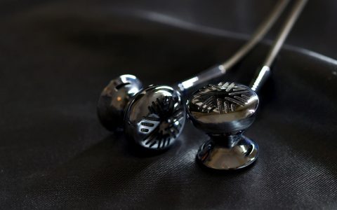 飞傲（FiiO） FF3平头式动圈耳机评测：腰鼓式双低频共振腔体，低频延伸声阻笛管设计