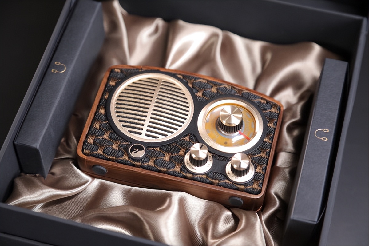 让复古元素点燃音乐的科技内核：惠威 MT1-Mini 蓝牙音箱评测