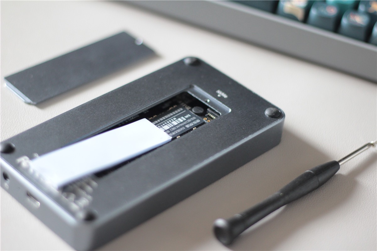 “集和存”于一身，十合一多功能扩展坞，闲置SSD利用起飞