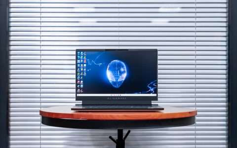 外星人ALIENWARE x14轻薄游戏本评测：游戏本的性能，轻薄本的便携