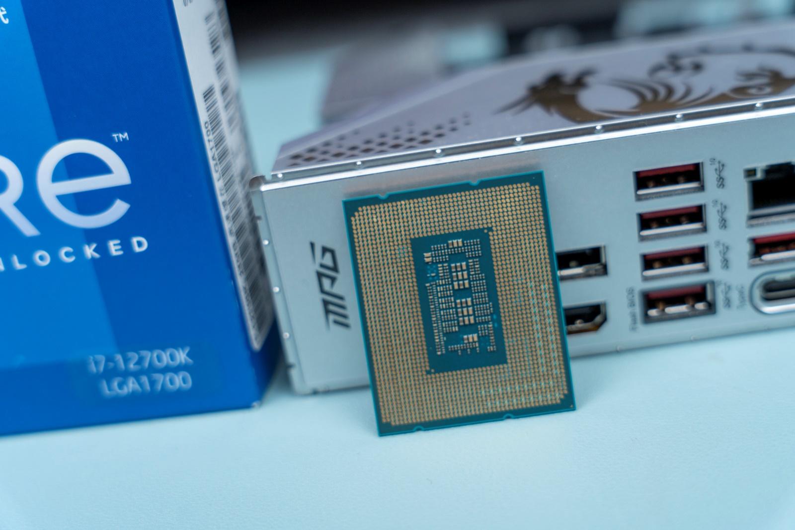 英特尔(intel) i7-12700K CPU 处理器评测：核显满足日常应用，独显方案性能更强