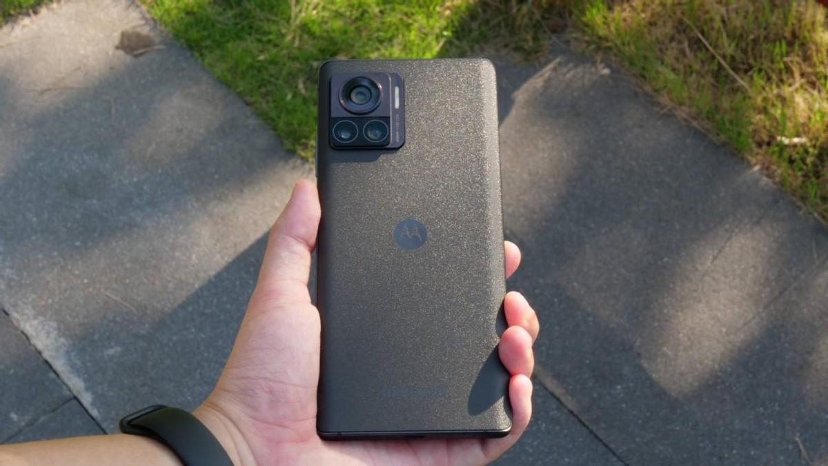 摩托罗拉moto X30 Pro手机评测：骁龙8+、125W闪充、144Hz曲面臻彩屏