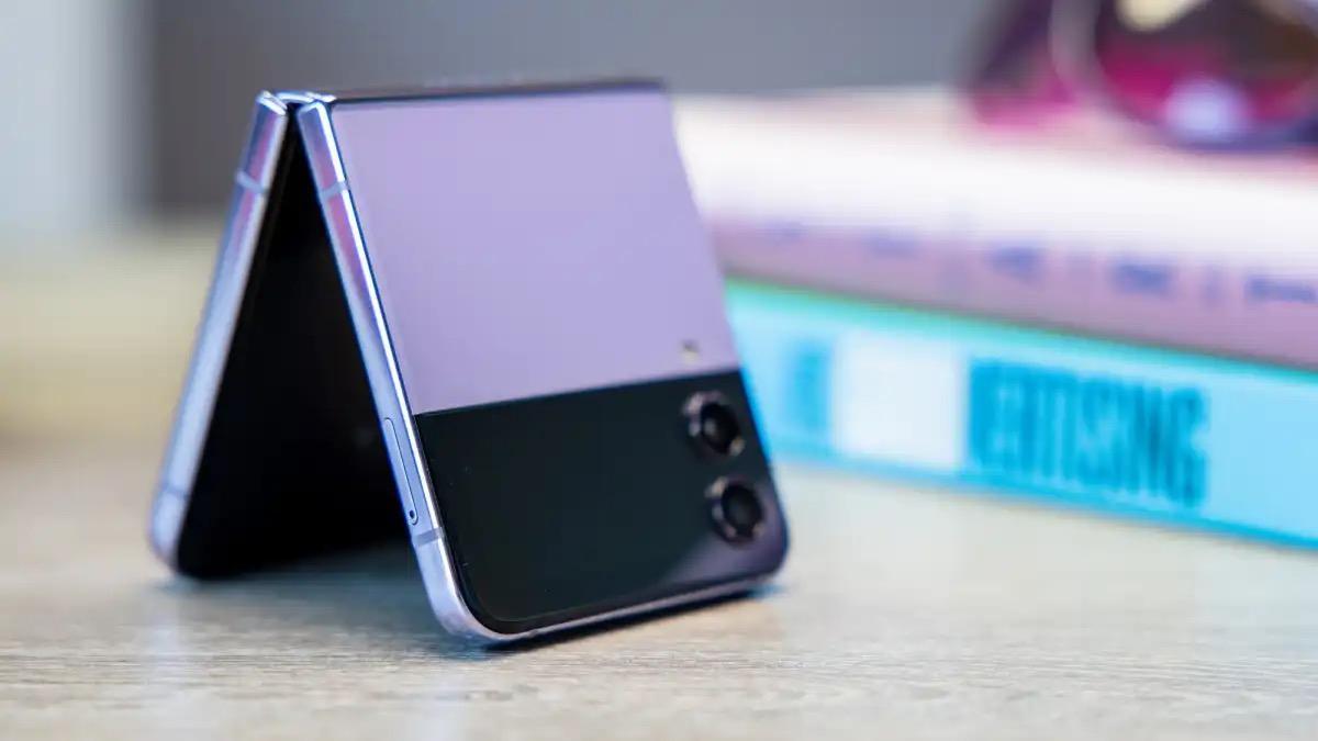 三星 SAMSUNG Galaxy Z Flip4折叠屏手机评测：掌心折叠设计、立式自由拍摄系统