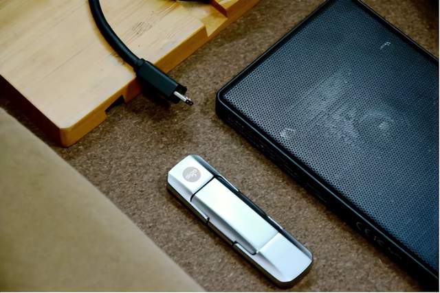 手机内存拓展方案优选,aigo U393双口固态U盘,我的移动办公利器