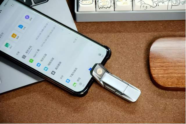 手机内存拓展方案优选,aigo U393双口固态U盘,我的移动办公利器