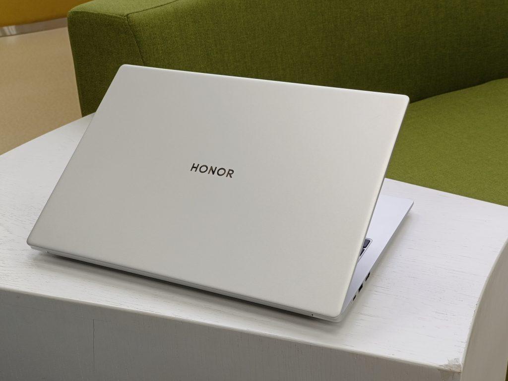 荣耀笔记本电脑 MagicBook X 16 2022评测：16寸护眼全面屏、45W高性能CPU、60Wh超长续航