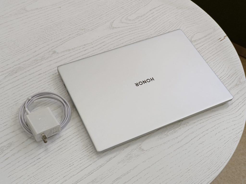 荣耀笔记本电脑 MagicBook X 16 2022评测：16寸护眼全面屏、45W高性能CPU、60Wh超长续航