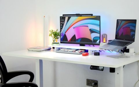 1.28²小清新桌搭怎么搞？换了乐歌iE3智能升降桌，实际效果如何