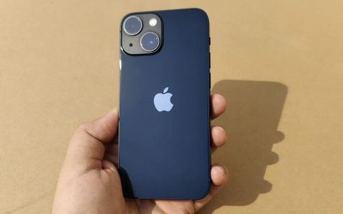 iPhone 13 mini 评测：很小很强，但有两个缺点