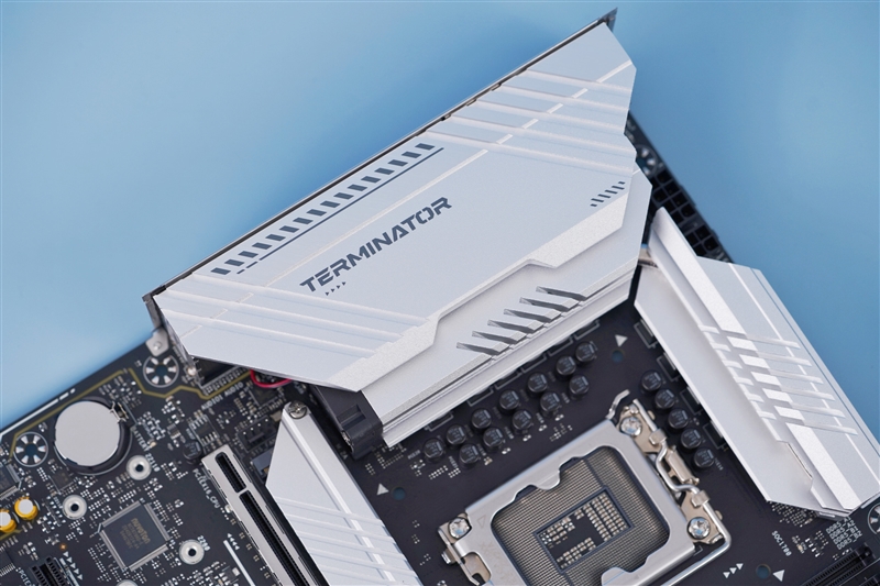 最性价比Z790主板！铭瑄终结者Z790M D5评测：13900K烤机全程满血