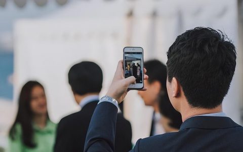 两三年才换一次手机，换的都是2千以内的，这类人普遍具有3种心理