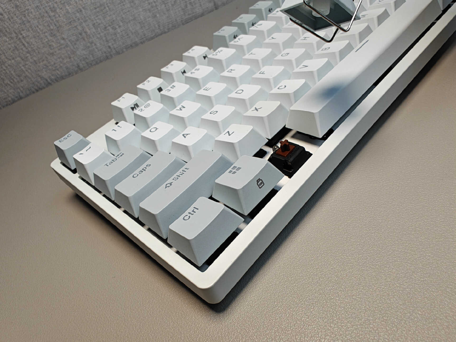 办公室升级行动，如何选购一款高品质键盘？杜伽K320白光版体验！